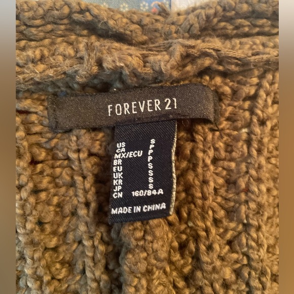 Forever21 Cropped Green Cardigan - Picture 4 of 5